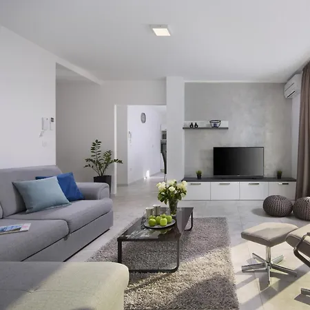 Bella Vista For 8 People With Sea View, Heated Pool & Wellness - Only 1,5 Km From