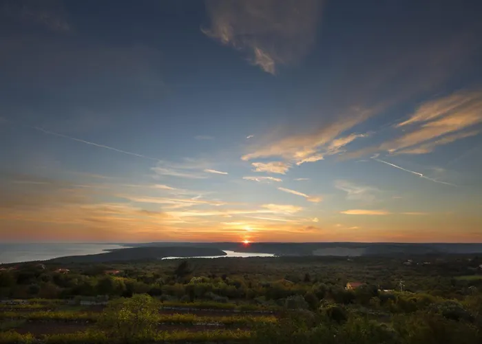 Вилла Bella Vista For 8 People With Sea View, Heated Pool & Wellness - Only 1,5 Km From Viskovici